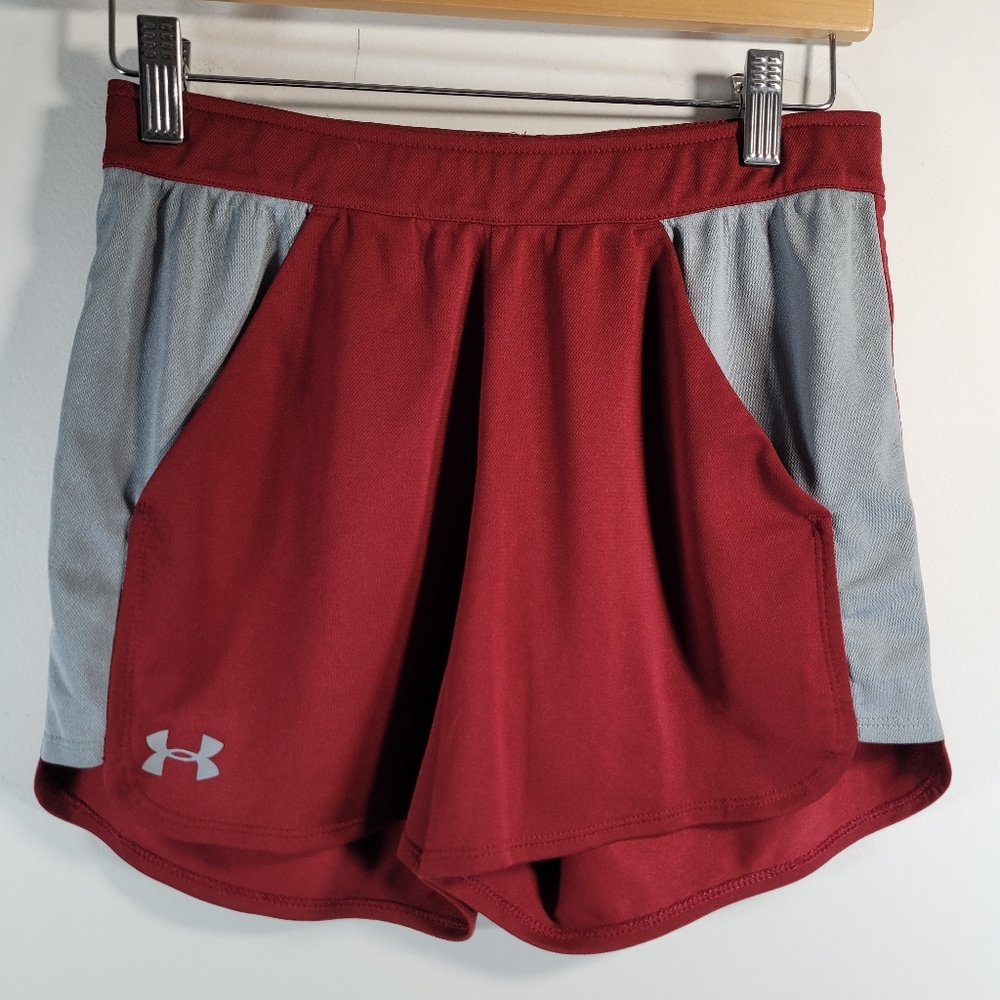 Under armour small maroon grated loose fit Shorts